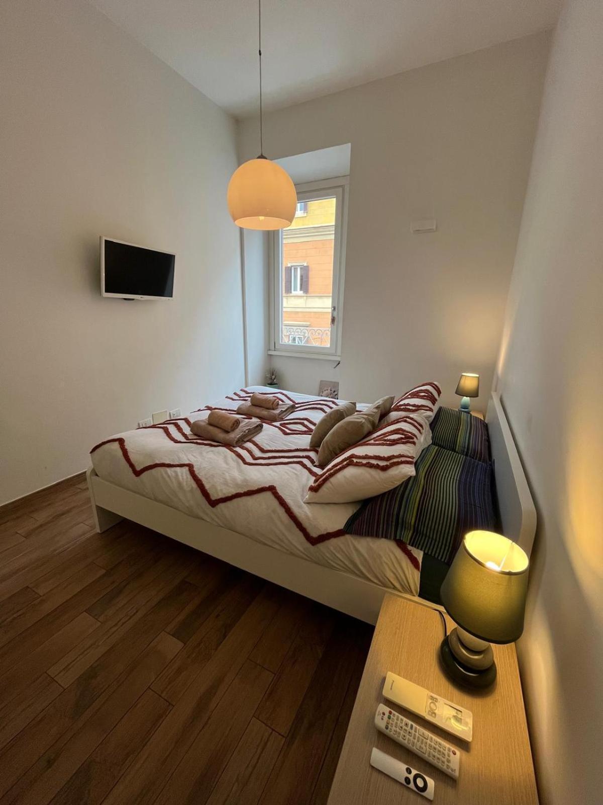 La Dolce Vita - Luxury Colosseum Boutique Apartment Рим Екстер'єр фото